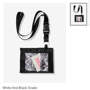 💗VS Pink snake print cardholder w/ blk lanyard